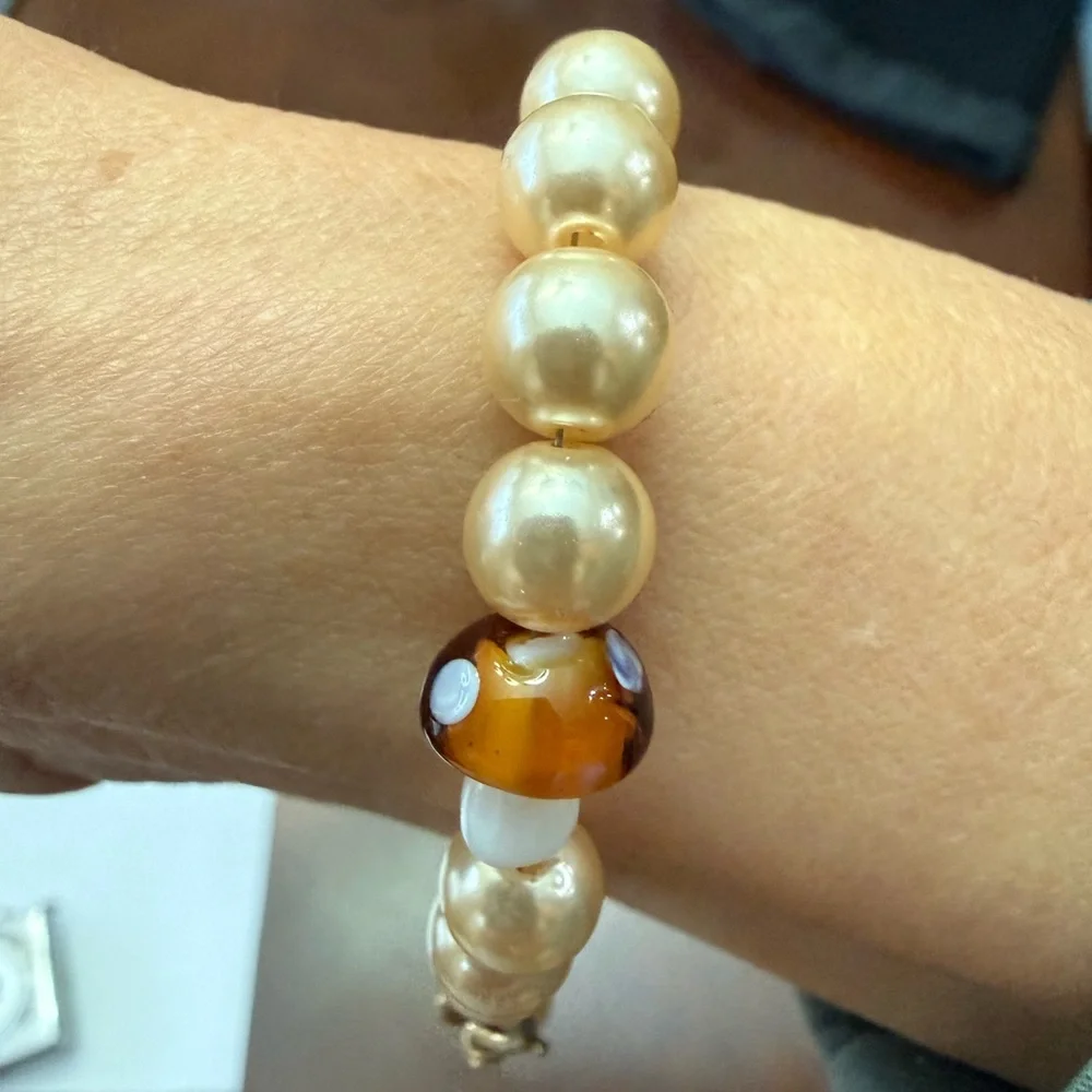 Anthropologie Pearl and Mushroom Beaded Charm Bracelet!!🔥🔥🔥 - Picture 3 of 16